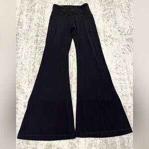 Athleta Girl Stash Your Treasures Ultra Flare Pant – Black – Girls Medium (8/10)